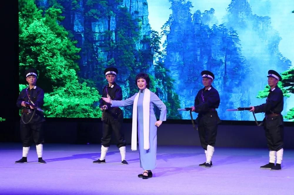 “永远跟党走”艺术学校承办市直文旅系统文艺汇演