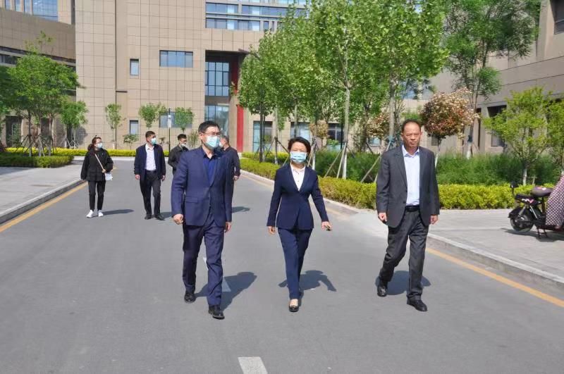 市文化和旅游局党组书记、局长刘芸一行来我校督导校园疫情防控工作
