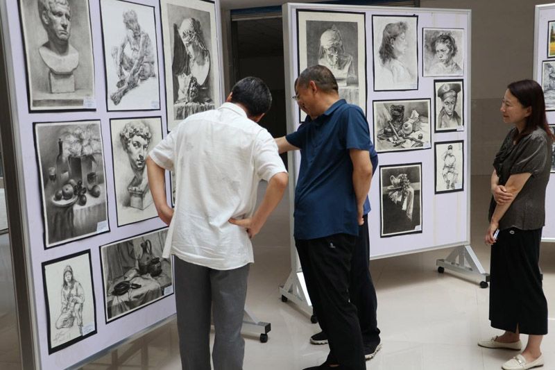 山东省菏泽艺校学校“青春绘梦 绽放艺彩”美术作品展