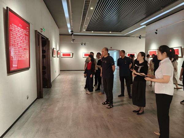 山东省菏泽艺术学校赴李荣海美术馆开展“主题党日”活动