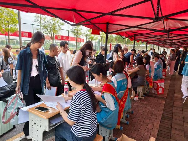 丹桂迎学子 青春赴新约——山东省菏泽艺术学校新生报到纪实