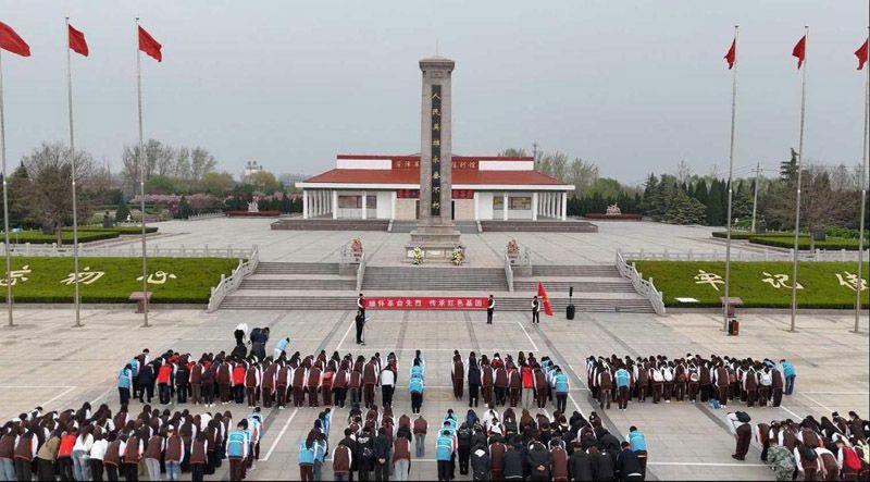 “缅怀革命先烈 传承红色基因” 