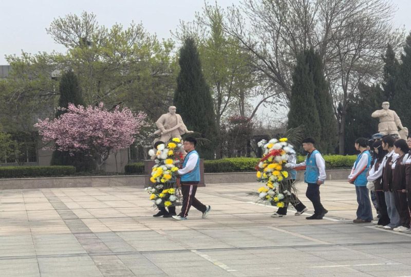 “缅怀革命先烈 传承红色基因” 