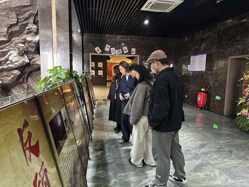 “缅怀革命先烈 传承红色基因” 